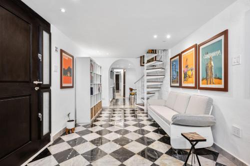 Catedral Apartment | Viejo San Juan Art Loft Fast Wifi Ac