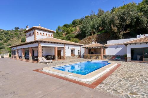 Sayalonga Villa | Villa Alejandro En Sayalonga