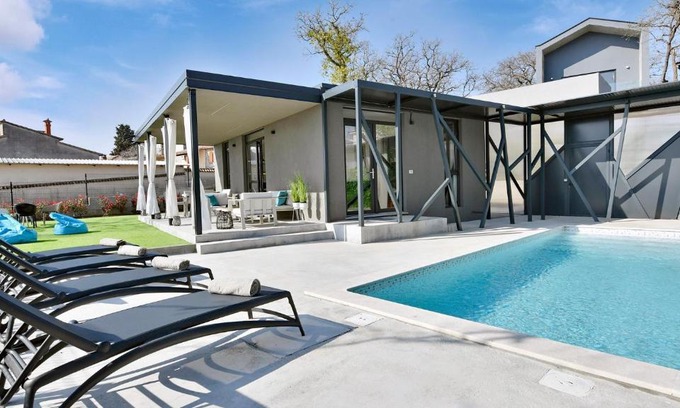 Baderna House | Villa Barcolana by Villas Holiday