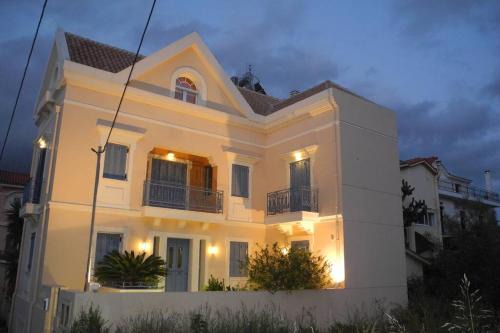 Argostoli Town House | Villa Chrisevgeni with elevator