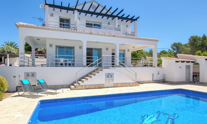 Urbanitzacio la Fustera Villa | Villa 'Fustera' with Private Pool, Wi-Fi and Air Conditioning