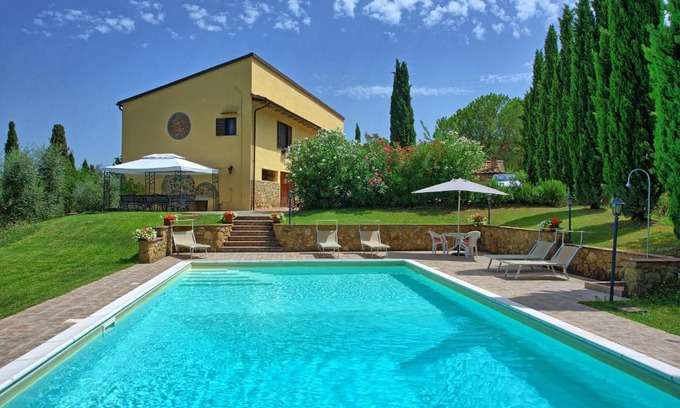 Lucignano Villa | Villa Gloria by PosarelliVillas