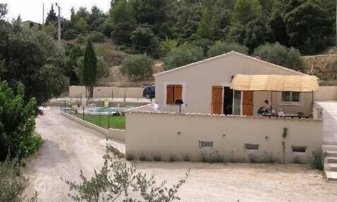 Le Barroux Villa | Villa in Le Barroux with swimming pool at the foot of Mt Ventoux