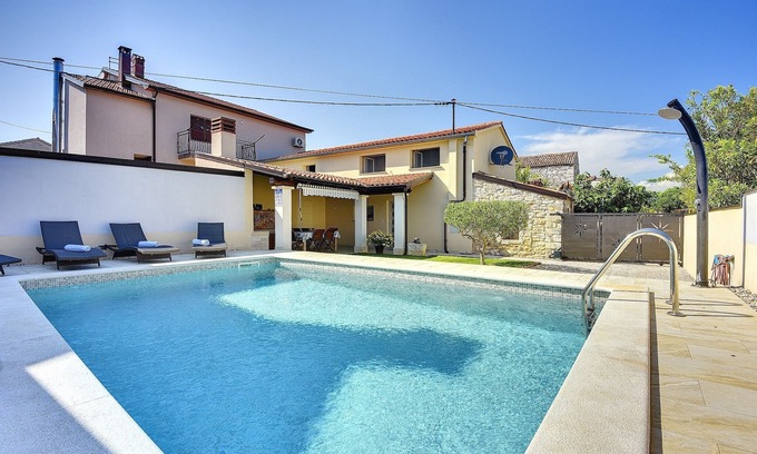 Valtura House | Villa in Pula with Private Pool