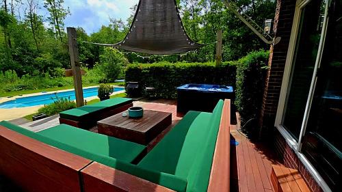 Velsen-Zuid Villa | Villa in the forest of Amsterdam with Pool