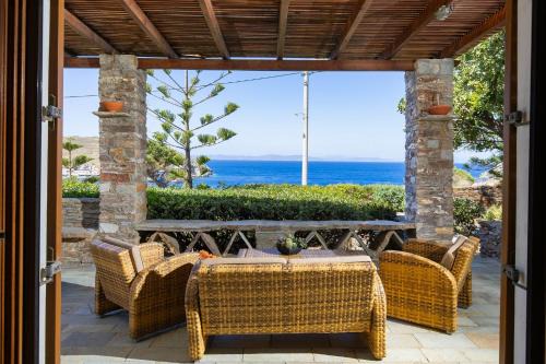 Korissia House | Villa Mirsini, a 5 minute walk from 2 beaches