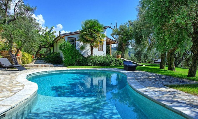 Pietrasanta Villa | Villa Oliveta by PosarelliVillas