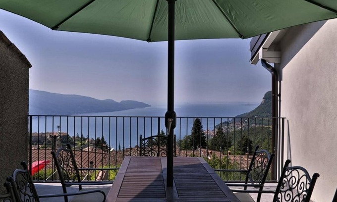 Gardola Villa | Villa "Pineta" with Lake View, Private Pool & Wi-Fi