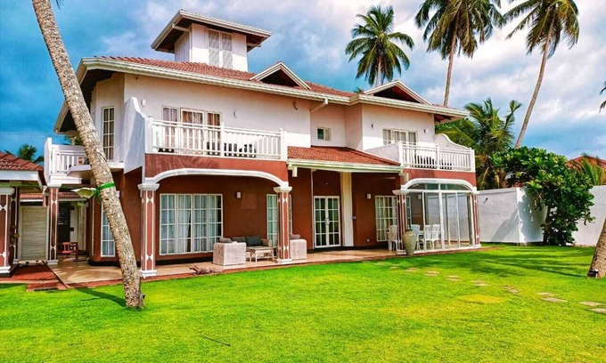 Hikkaduwa Villa | Villa Riina. The best you can get in Sri Lanka ! Private luxury beach villa !