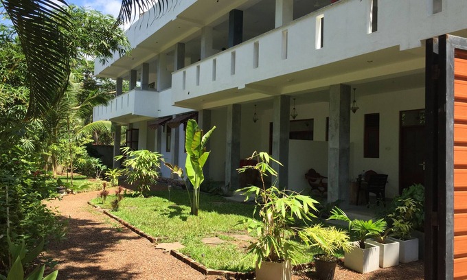 Nalagasdeniya Hotel | Villa SUITE 4-6 PERS Hikkaduwa -2 Deluxes rooms with balcony+AC-BEACH 50M