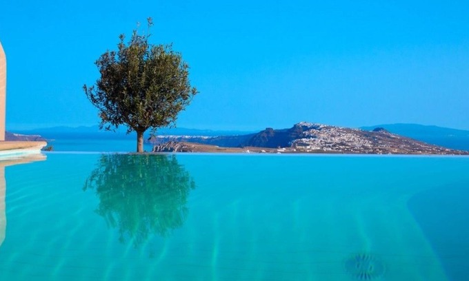 Pyrgos House | Voreina Gallery Suites
