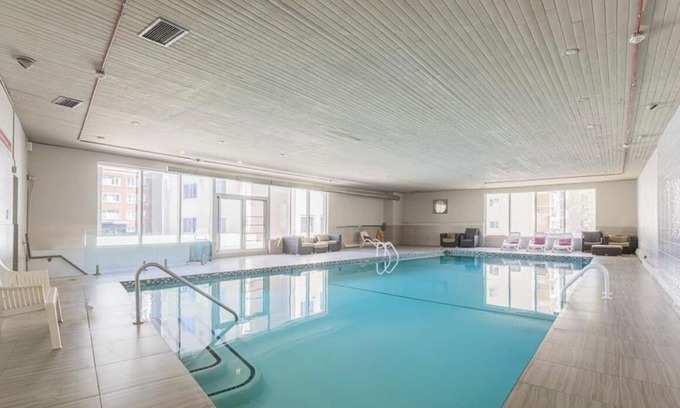 Cote-Des-Neiges—Notre-Dame-De-Grace Apartment | Vrbo Property