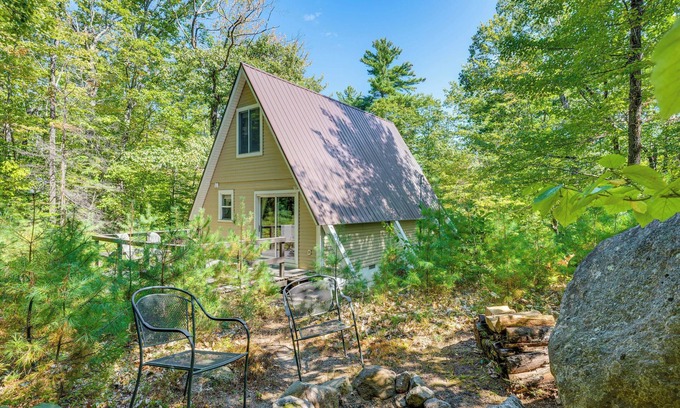 Eidelweiss Village Cabin | Walk to Beach & Playground: Charming Madison Cabin