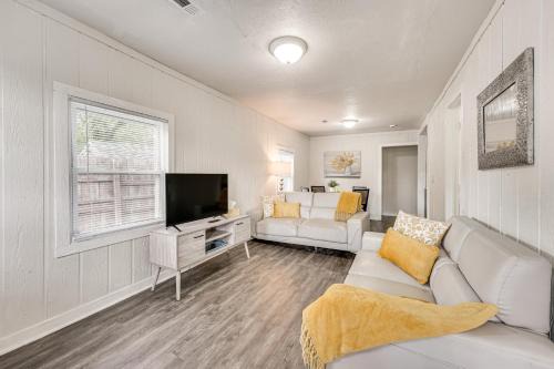 Downtown Branson House | Walk to Dtwn Branson Pet-Friendly Home!