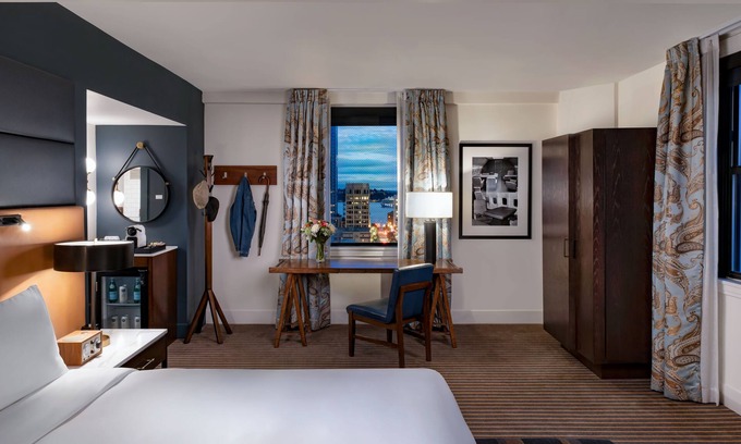 Downtown Seattle Hotel | Water View Seattle Getaway: Refined Rooms with Downtown Location
