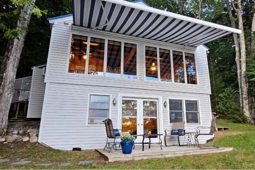 Belgrade House | Waterfront Cabin with Dock, Kayaks & Sunset Views on Great Pond in Belgrade, Maine