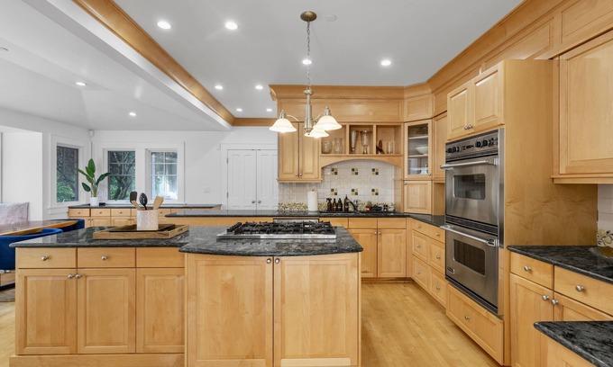 Medina House | Waterfront Luxury House on a Huge Lot /Medina
