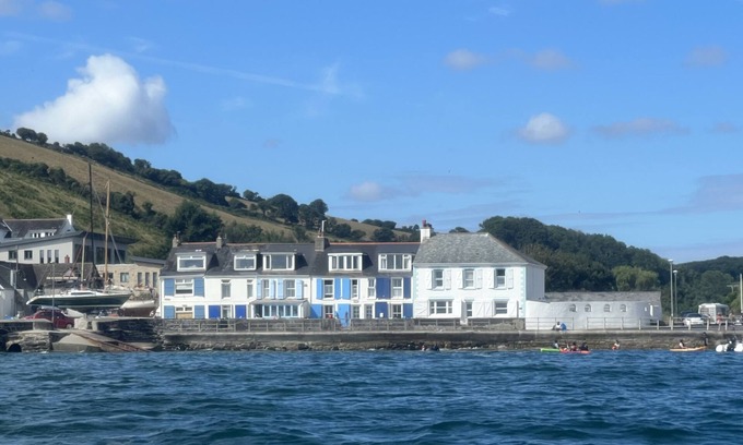 Portmellon Cottage | WAVES END, romantic, character holiday cottage in Mevagissey