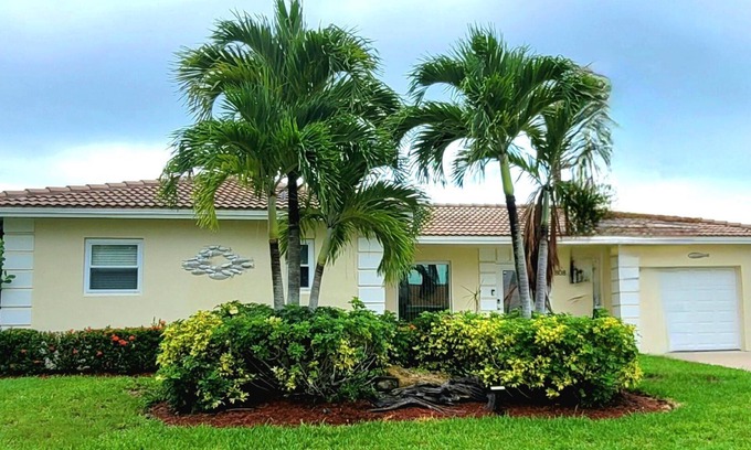 Marco Island Hotel | Welcome to your own private resort-style living