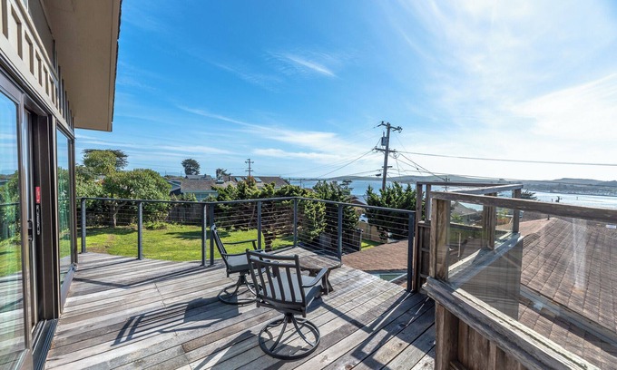 Old Town House | WindyHideaway~NEW & Stunning Retreat! Coastal Family Fun in Bodega Bay! GmRm