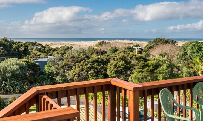 Mangawhai Heads Cottage | Wine Downtime - Mangawhai Holiday Home