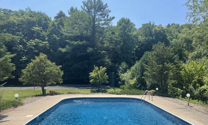 Lakeside House | Wonderful 3-Bedroom w/ Pool and Giant Yard