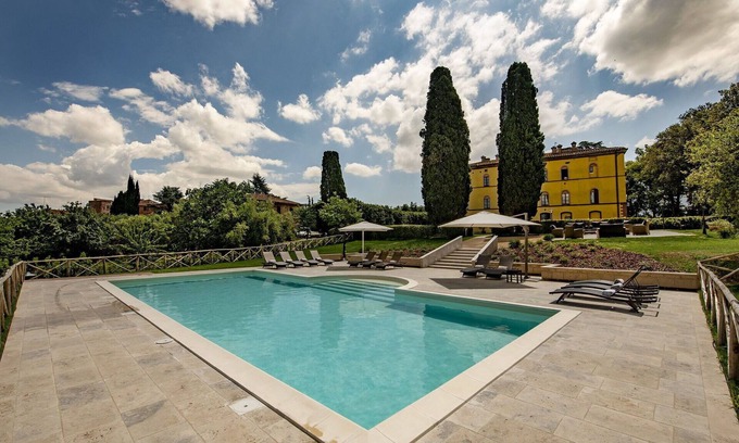 Torrita di Siena Villa | Wonderful private villa with private pool, WIFI, hot tub, A/C, TV, patio, close to Montepulciano