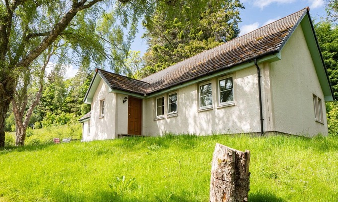 Bearnock House | Wonderful private villa for 6 guests with TV, patio, pets allowed, panoramic view and parking