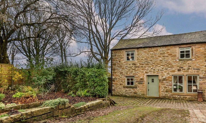 Blackburn House | Wonderful villa for 3 people with WIFI, TV and pets allowed