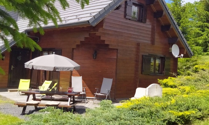 Mont-Dore Hotel | WOODEN CHALET + SPA "Les Ecureuils" N ° 1 (4 stars) LE MONT DORE / VIEW OF MOUNTAINS