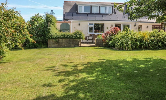 Goldsithney House | WOOLLY WELCOME, with a garden in Goldsithney