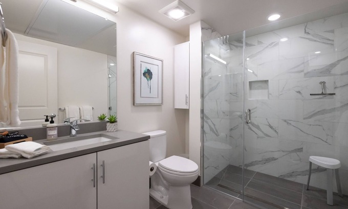 Walnut Creek Apartment | Work Here Secure Elevator Luxe Kitchen & Bath King Bed W/D Gig WiFi