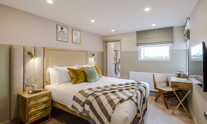 Askew Apartment | Your Apartment Shepherd's Bush