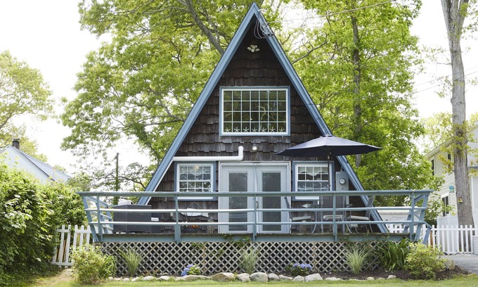 Niantic House | Your Nest Near The Beach