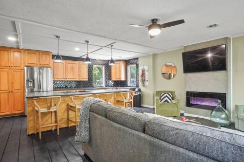 Stow House | Your Perfect Updated Getaway In A Central Location