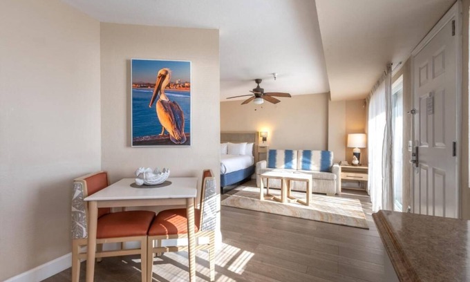 Townsite Hotel | Your Relaxing Getaway Awaits! Beachfront, Parking, Near California Surf Museum!