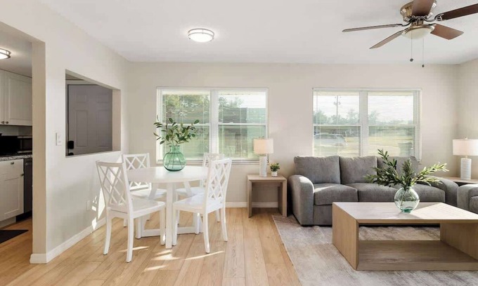 Downtown Zephyrhills House | Zephyrhills Comfort Duplex | 2 bed 2 Bath ποΈ