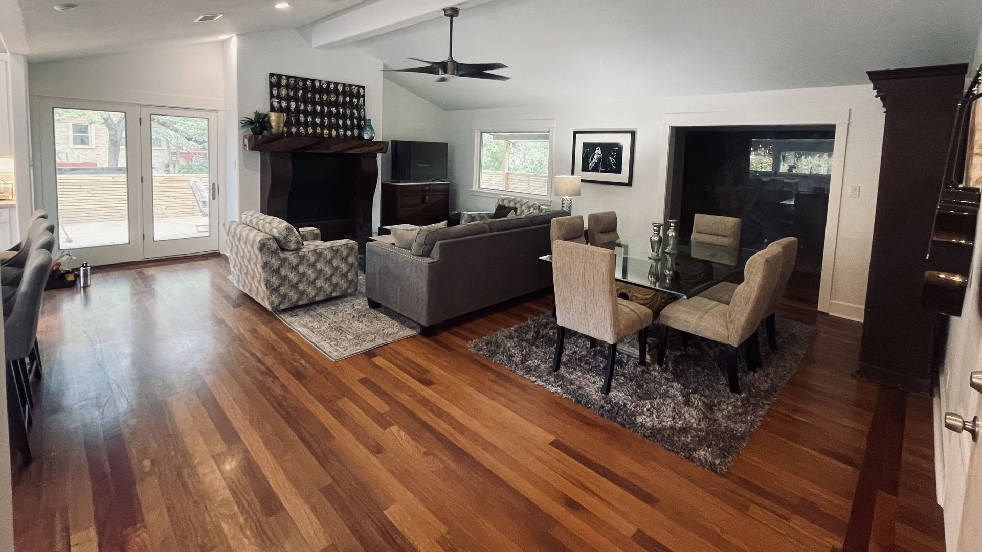 Photo of Livingroom in South River City