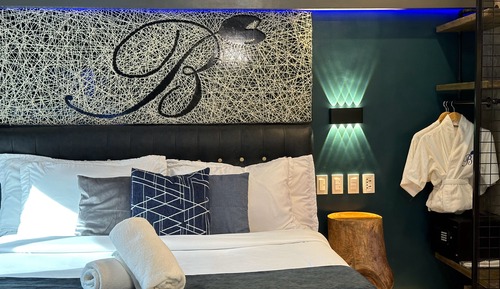 Deluxe Studio Suite, 1 King Bed with Sofa bed