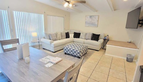 House, Multiple Beds, Kitchen, Pool View