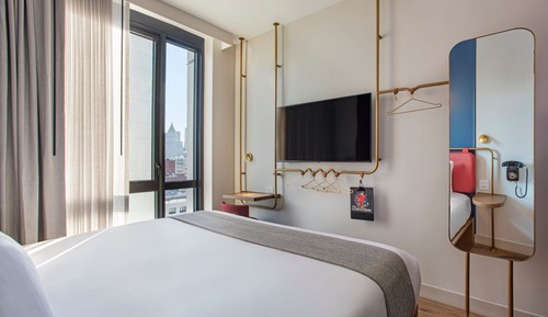 Room, 1 King Bed (Partial City View)