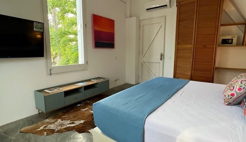 Bungalow, Garden View