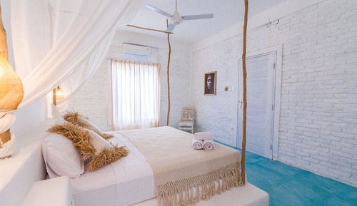 Standard Room, 1 King Bed, Non Smoking, Garden View
