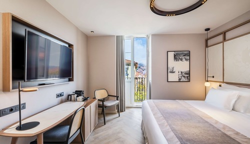 Deluxe Room, City View