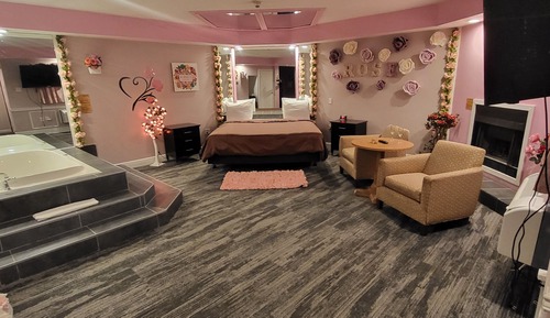 Rose Romantic Suite with Jacuzzi and Fireplace