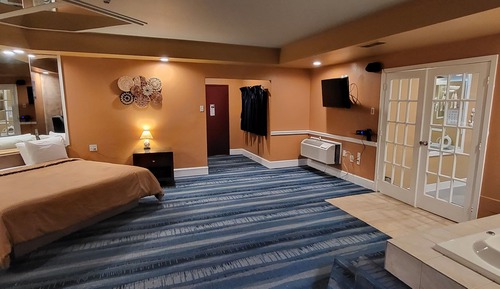 Dove Beach Swimming Pool & Hot Tub Suite