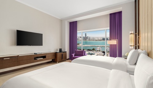 Deluxe Room (Twin Bed, Corniche View)