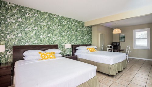 Double Queen w/ Breakfast Nook