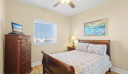 Executive Condo, 3 Bedrooms, Pool Access, Beach View