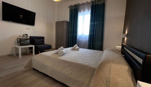 Classic Room, 1 Bedroom, Private Bathroom, Courtyard View